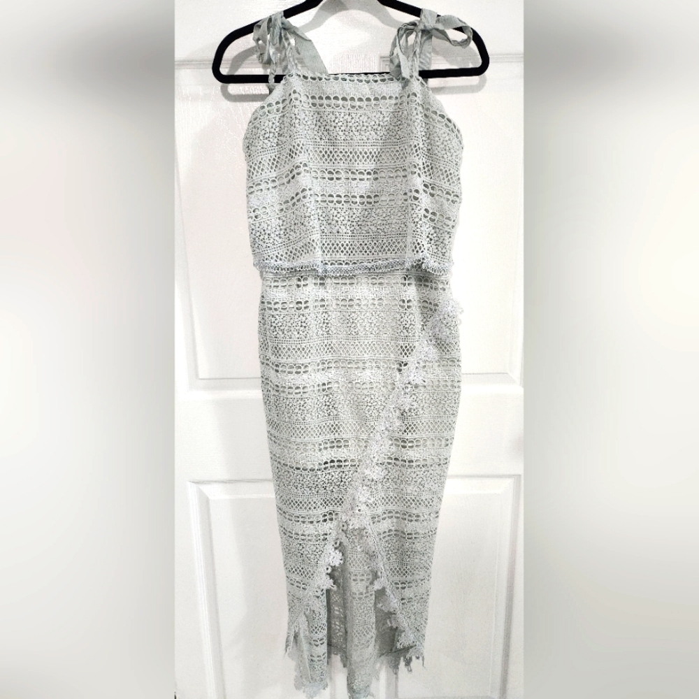 Elegant Lace Midi Dress in Pistachio